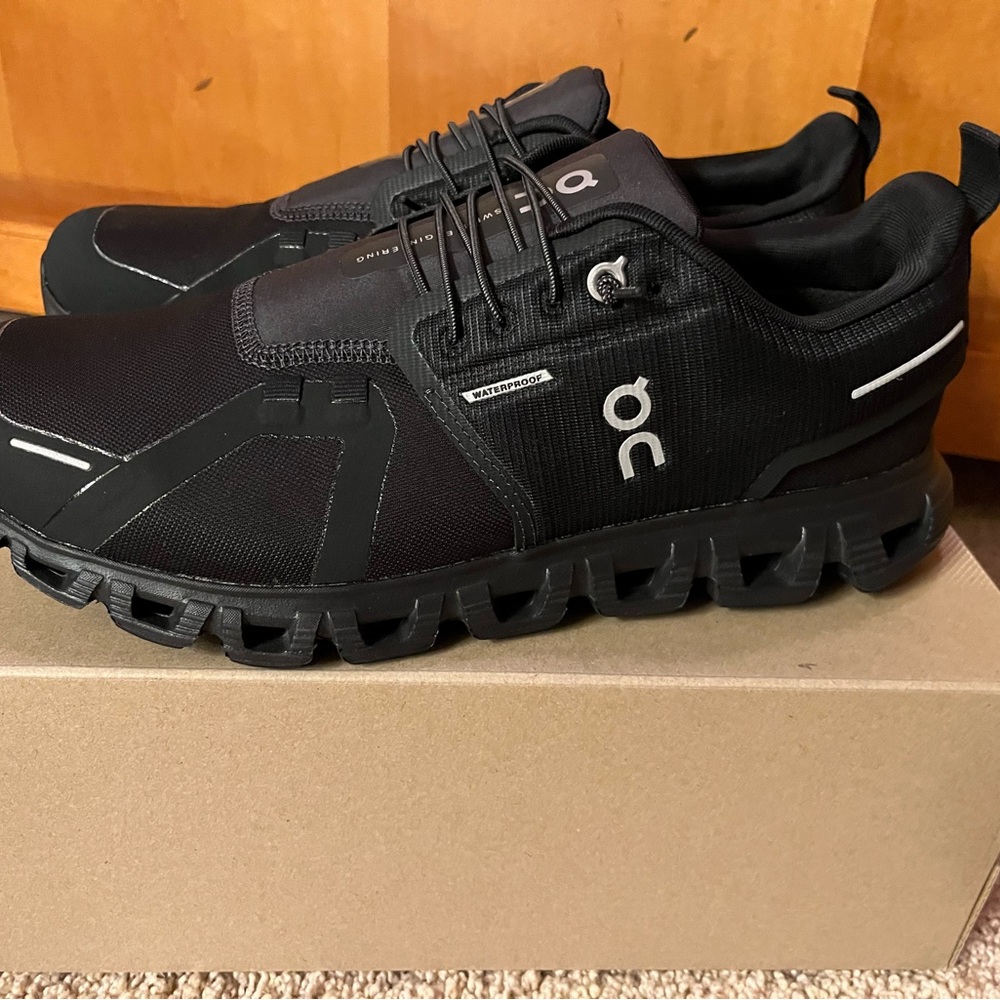 Brand New!! On Cloud 6 Waterproof Men's Size 9
